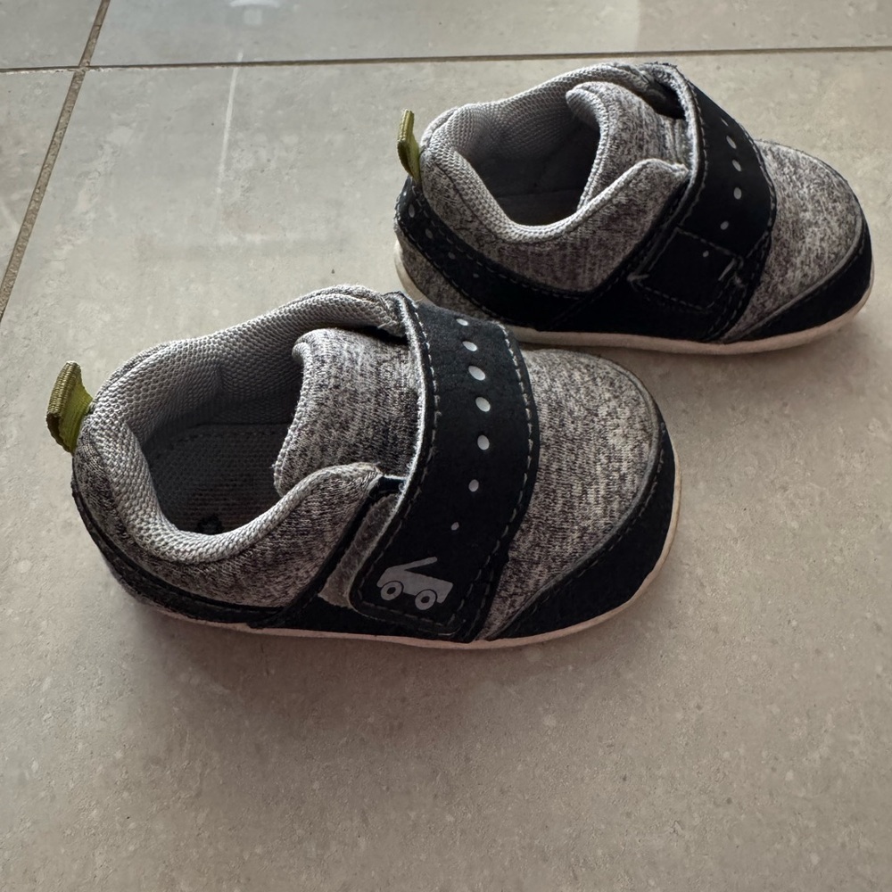 See Kai Run first walker size 4 - Picture 2 of 3